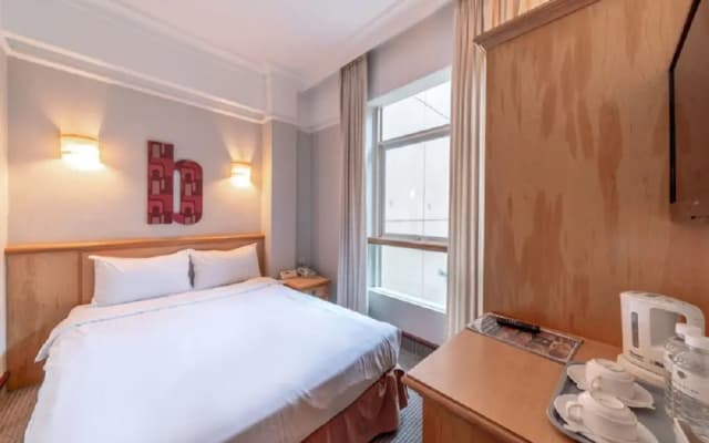 V Hotel Bencoolen - photo 1