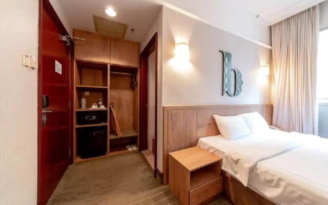 V Hotel Bencoolen - photo 3