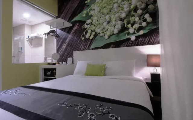 J8 Hotel - photo 2