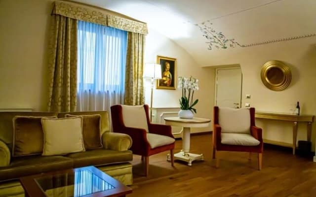 Golden Tower Hotel & Spa - photo 4
