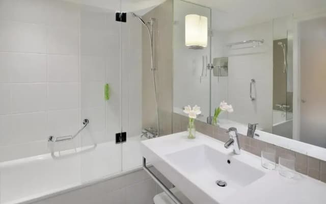 Mövenpick Hotel Amsterdam City Centre - photo 4