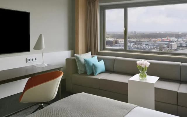 Mövenpick Hotel Amsterdam City Centre - photo 2
