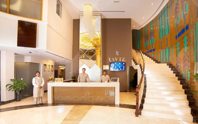 Raviz Center Point Hotel - photo 2