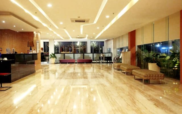 Hotel Yasmin Karawaci - photo 2