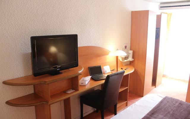 Central Hotel - photo 5