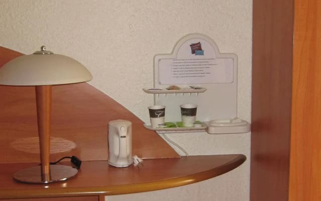 Central Hotel - photo 7