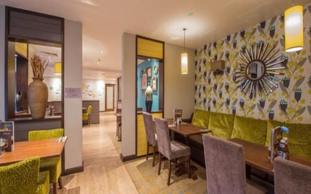 Premier Inn Manchester City Centre West - photo 9