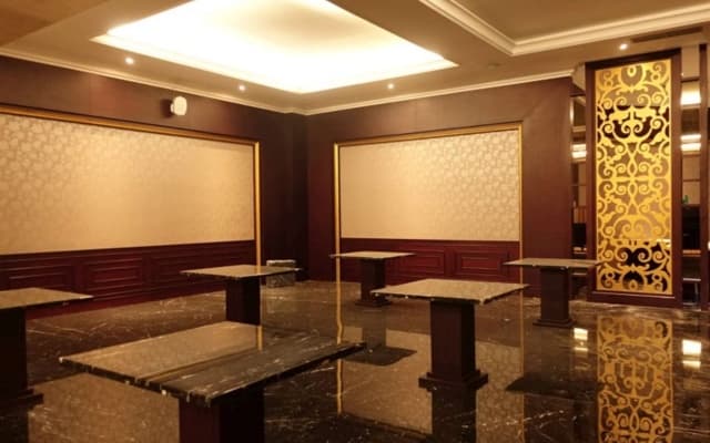 The Grantage Hotel & Sky Lounge - photo 2