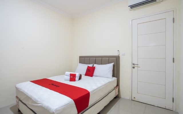 RedDoorz Plus near Siloam Karawaci - photo 5
