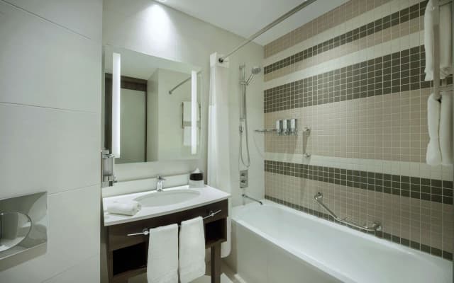 Hampton by Hilton Dubai Airport - photo 9