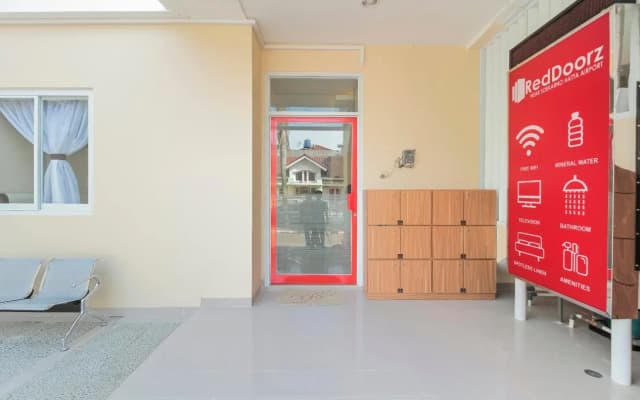 RedDoorz near Soekarno Hatta Airport - photo 3