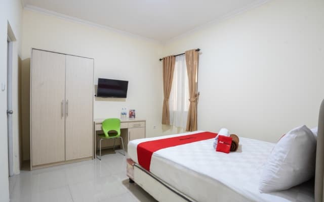 RedDoorz Plus near Siloam Karawaci - photo 3