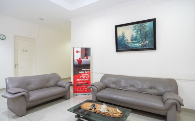 RedDoorz Plus near Siloam Karawaci - photo 9
