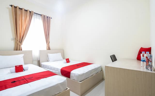 RedDoorz Plus near Siloam Karawaci - photo 2