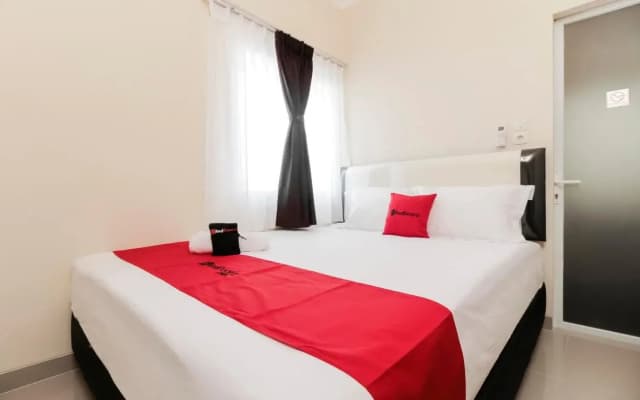 RedDoorz near Soekarno Hatta Airport - photo 5