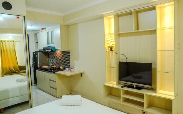 Modern Studio Grand Serpong Apartment By Travelio - photo 3