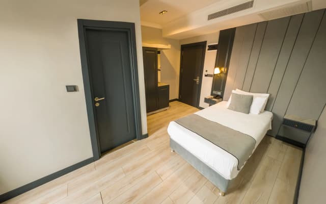 Express Plus Hotel - photo 8
